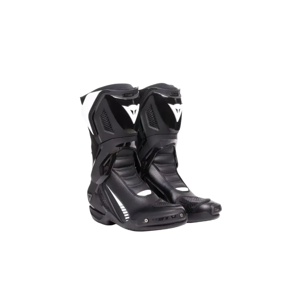 Zwarte Dainese Nexus 3 dames motorlaarzen met sportieve pasvorm vooraanzicht.